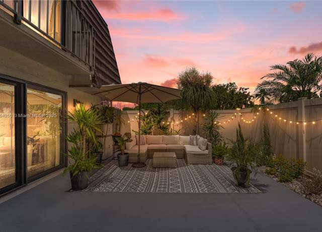 Property at 7707 77th Way, West Palm Beach, FL 33407, 2 beds, 2.5 baths