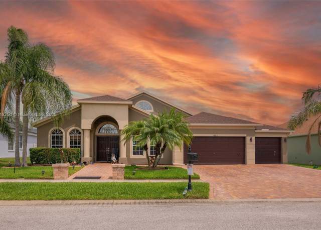 Property at 10327 Meadow Crossing Dr, Tampa, FL 33647, 4 beds, 3 baths