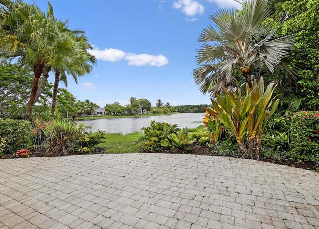 Property at 372 Cameron Dr, Weston, FL 33326, 4 beds, 2.5 baths