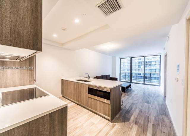 Property at 801 S Miami Ave #2707, Miami, FL 33130, 1 bed, 2 baths