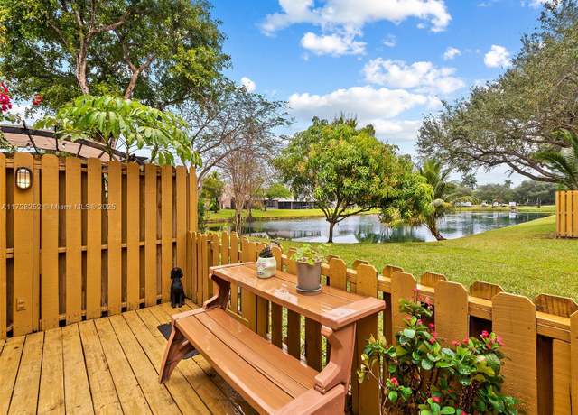 Property at 5144 S University Dr #5144, Davie, FL 33328, 2 beds, 2.5 baths