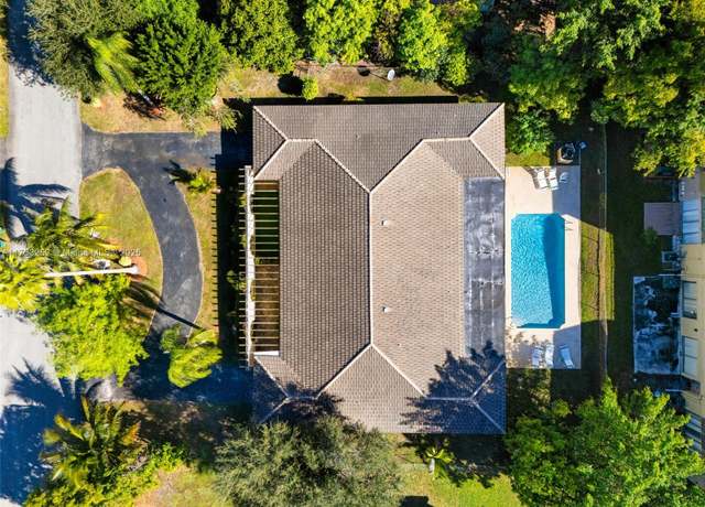 Property at 8406 NW 35th St, Coral Springs, FL 33065, 6 beds, 4 baths
