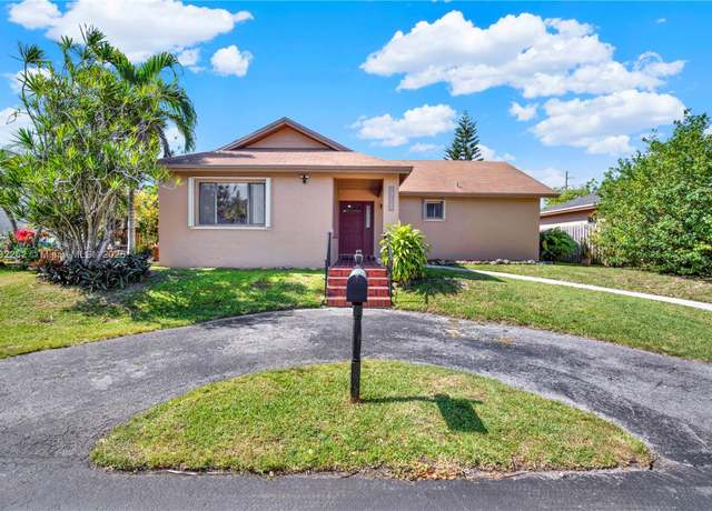 Property at 13620 SW 286th Ter, Homestead, FL 33033, 3 beds, 2 baths