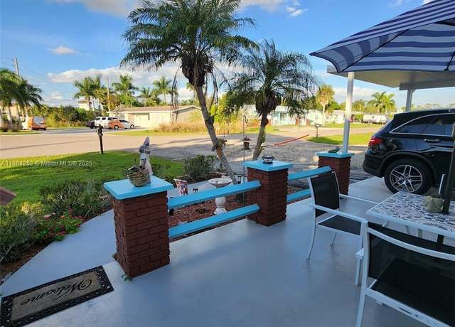 Property at 812 Lake Mcgregor Dr, Fort Myers, FL 33919, 3 beds, 2 baths