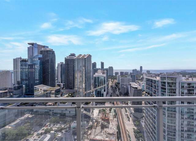 Property at 92 SW 3rd St #4105, Miami, FL 33130, 2 beds, 2.5 baths