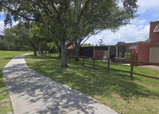 Property at 1609 Fairway Rd, Pembroke Pines, FL 33026, 3 beds, 2 baths