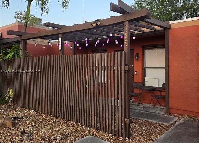 Property at 1609 Fairway Rd, Pembroke Pines, FL 33026, 3 beds, 2 baths