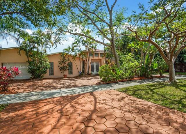 Property at 19301 NE 22nd Ave, Miami, FL 33180, 5 beds, 3 baths