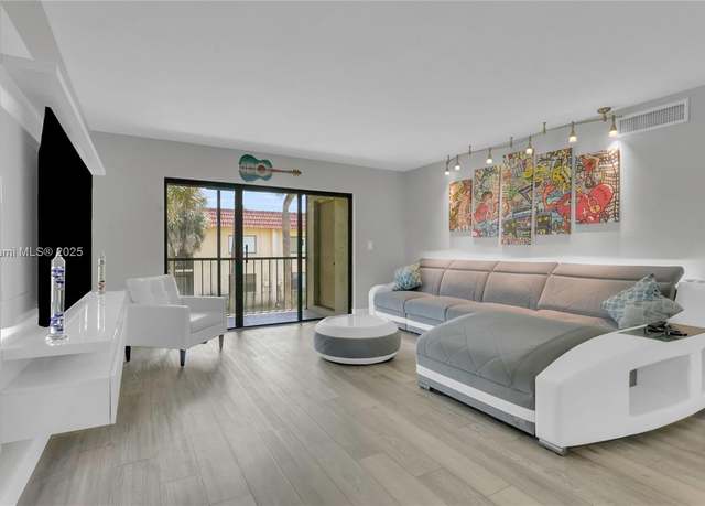 Property at 327 Lakeview Dr #203, Weston, FL 33326, 2 beds, 2 baths