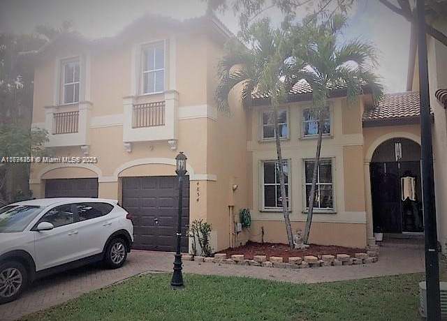 Property at 4854 NW 110th Pl, Doral, FL 33178, 3 beds, 4.5 baths