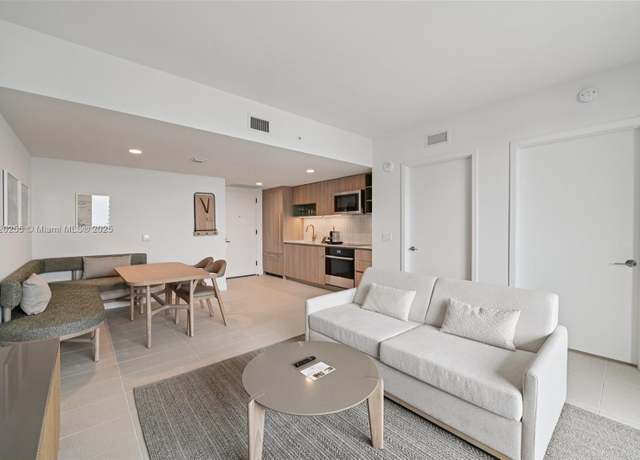 Property at 159 NE 6th St #4409, Miami, FL 33132, 1 bed, 1 bath