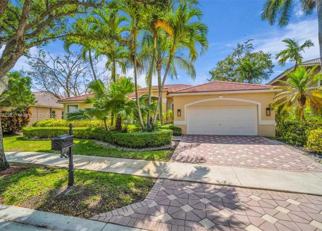 Property at 3739 Oak Ridge Cir, Weston, FL 33331, 5 beds, 3 baths