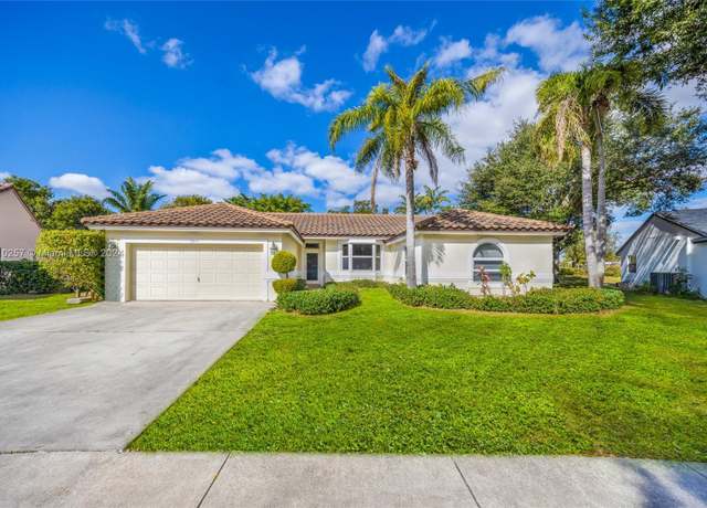 Property at 9841 SW 14th St, Davie, FL 33324, 4 beds, 3 baths