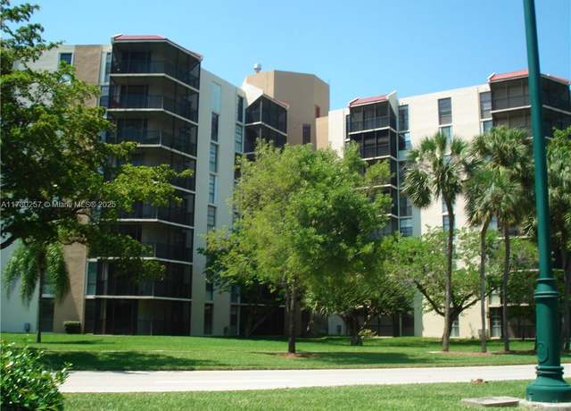 Property at 3101 N Country Club Dr #306, Aventura, FL 33180, 1 bed, 1 bath