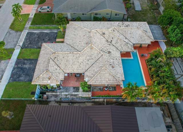 Property at 324 E 34th St, Hialeah, FL 33013, 14 beds, 12 baths