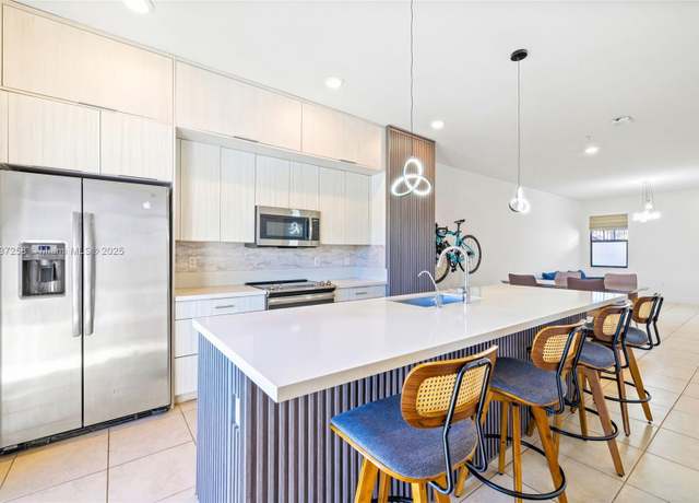 Property at 7825 NW 104th Ave #23, Doral, FL 33178, 2 beds, 2.5 baths