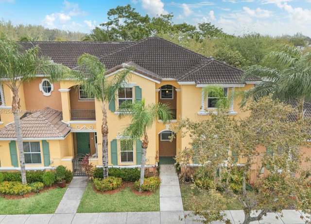 Property at 975 NE 42nd Pl, Homestead, FL 33033, 3 beds, 2.5 baths