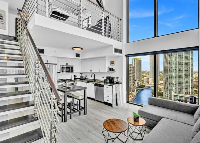 Property at 41 SE 5th St #1717, Miami, FL 33131, 2 beds, 2 baths