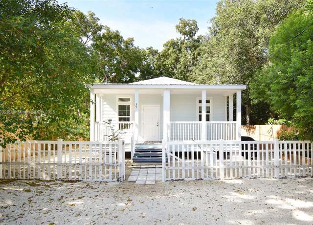 Property at 35 Rose Pl, Key Largo, FL 33037, 3 beds, 2 baths