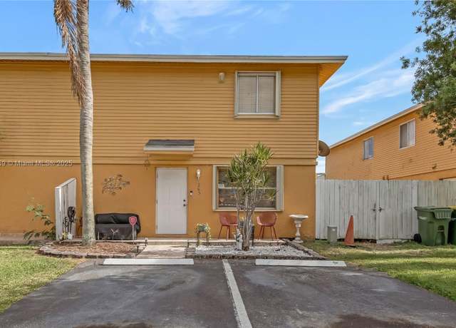 Property at 265 NE 12th Ave #265, Homestead, FL 33030, 2 beds, 1.5 baths