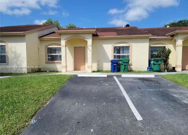 Property at 28432 SW 141st Pl #28432, Homestead, FL 33033, 3 beds, 2 baths