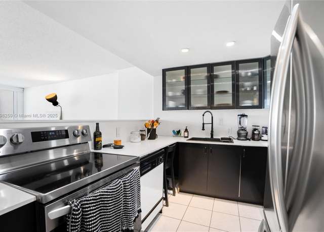 Property at 100 NW Bayview Dr #1502, Sunny Isles Beach, FL 33160, 1 bed, 1.5 baths