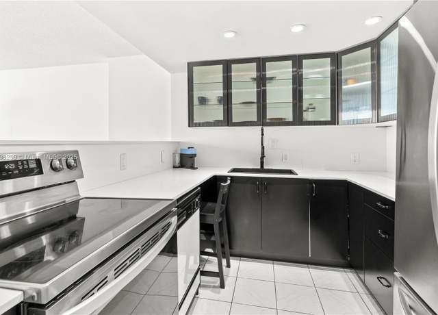 Property at 100 Bayview Dr #1502, Sunny Isles Beach, FL 33160, 1 bed, 1.5 baths