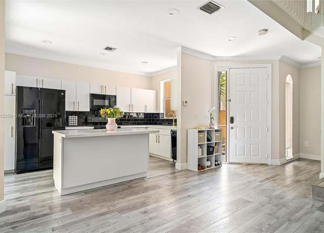 Property at 21024 NE 34th Ct, Aventura, FL 33180, 3 beds, 2.5 baths