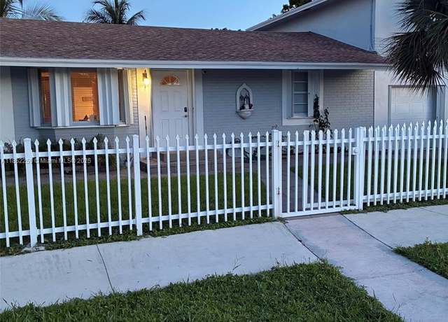 Property at 1123 N 18th Ave N, Lake Worth, FL 33460, 5 beds, 3 baths