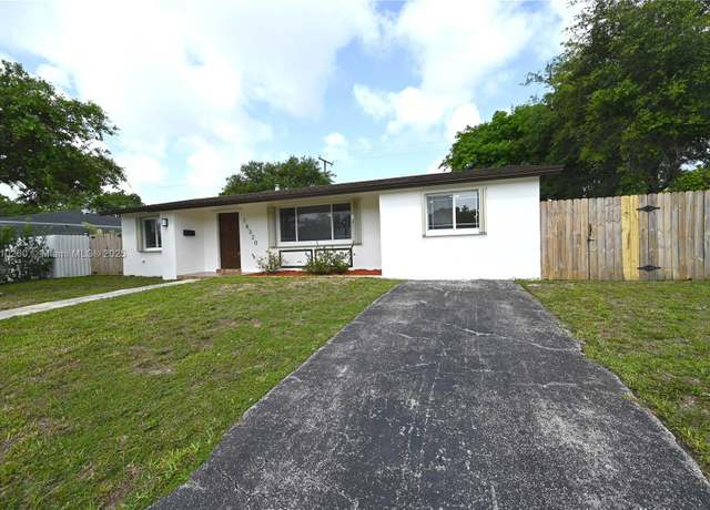 Property at 16320 SW 100th Ct, Miami, FL 33157, 3 beds, 2 baths