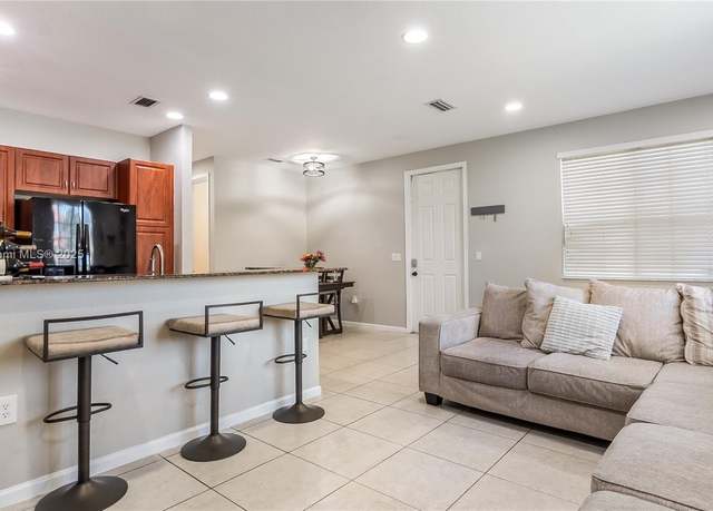 Property at 2801 SW 81st Ter, Miramar, FL 33025, 2 beds, 2.5 baths