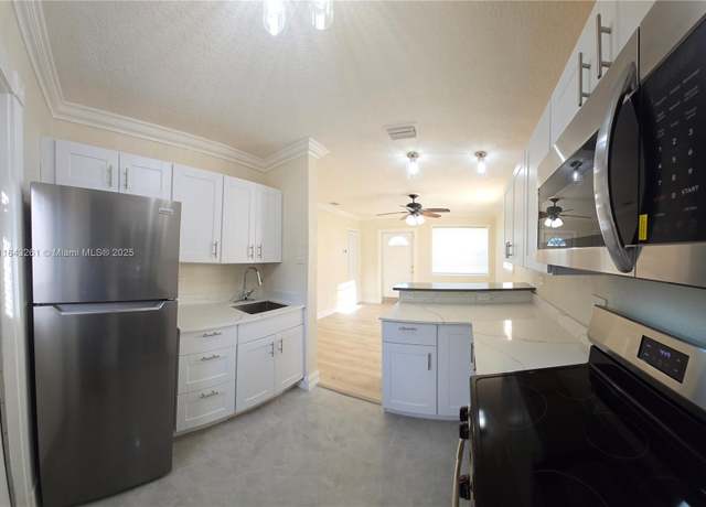 Property at 2317 NW 15th St, Fort Lauderdale, FL 33311, 2 beds, 1 bath