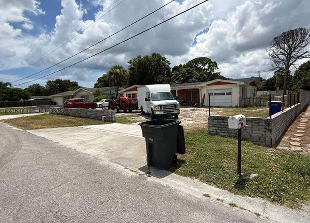 Property at 1117 Paseo Ave, Fort Pierce, FL 34982, 3 beds, 2 baths