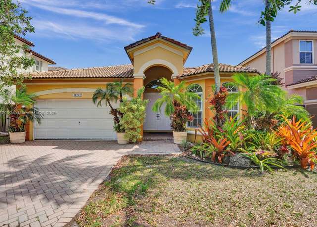 Property at 11242 NW 77th Ter, Doral, FL 33178, 4 beds, 3 baths