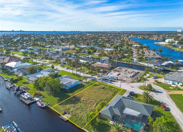 Property at 5219 Skylart Ct, Cape Coral, FL 33904
