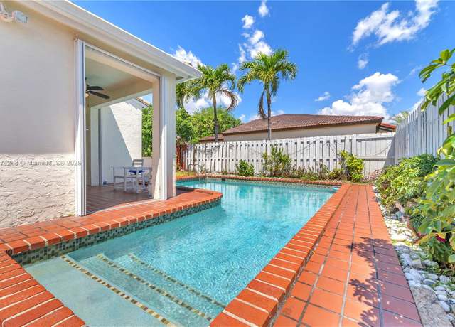 Property at 519 SW 88th Pl E, Miami, FL 33174, 4 beds, 2 baths