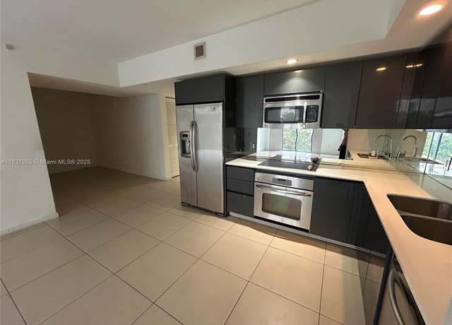 Property at 31 SE 6th St #407, Miami, FL 33131, 2 beds, 2 baths