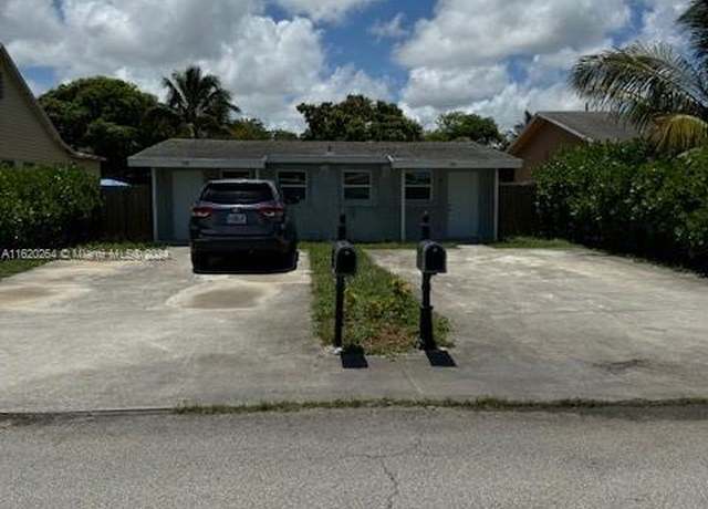 Property at 238 NW 13th Ave, Delray Beach, FL 33444, 2 beds, 2 baths