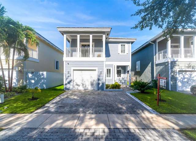 Property at 260 SE 32nd Ter, Homestead, FL 33033, 3 beds, 2.5 baths