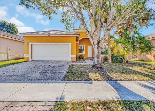 Property at 1340 SE 17th Ave, Homestead, FL 33035, 4 beds, 3 baths