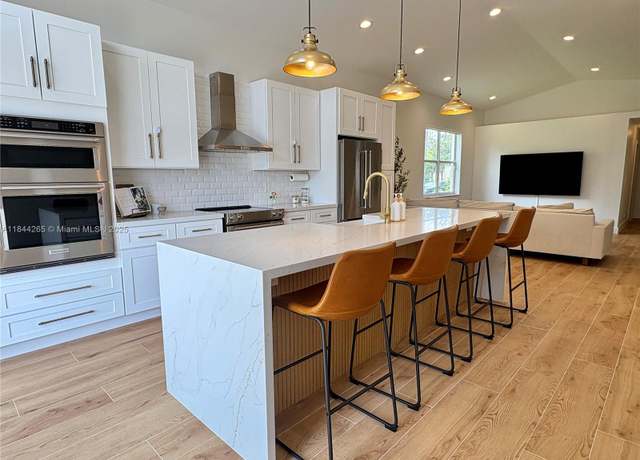 Property at 2091 SW 157th Ave, Miramar, FL 33027, 3 beds, 2.5 baths