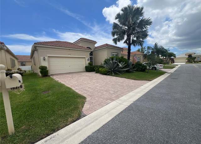 Property at 15379 Fiorenza Cir, Delray Beach, FL 33446, 2 beds, 2.5 baths