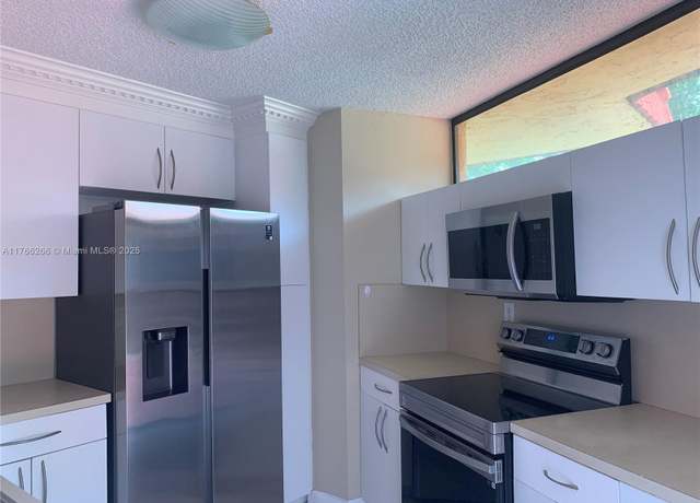 Property at 8063 Severn Dr Unit D, Boca Raton, FL 33433, 2 beds, 2.5 baths