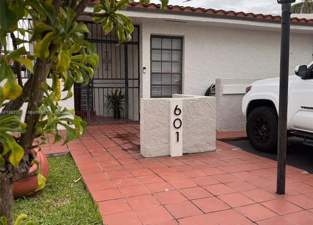 Property at 601 SW 94th Ct, Miami, FL 33174, 3 beds, 2 baths
