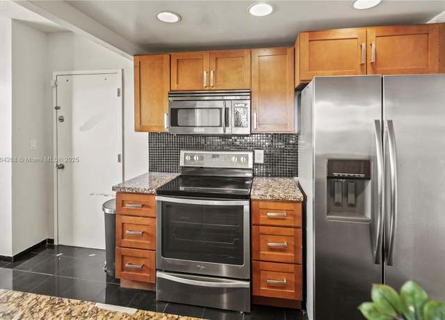 Property at 4400 Hillcrest Dr Unit 720C, Hollywood, FL 33021, 2 beds, 2 baths