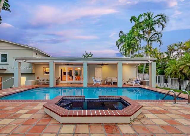 Property at 7475 SW 134th St, Pinecrest, FL 33156, 4 beds, 3 baths