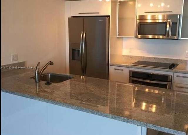 Property at 185 SW 7th St #2505, Miami, FL 33130, 1 bed, 1.5 baths