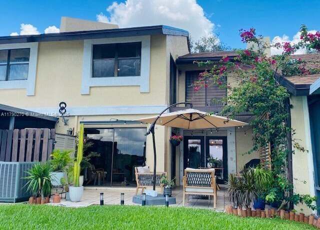 Property at 360 SW 97th Ave, Pembroke Pines, FL 33025, 3 beds, 2.5 baths