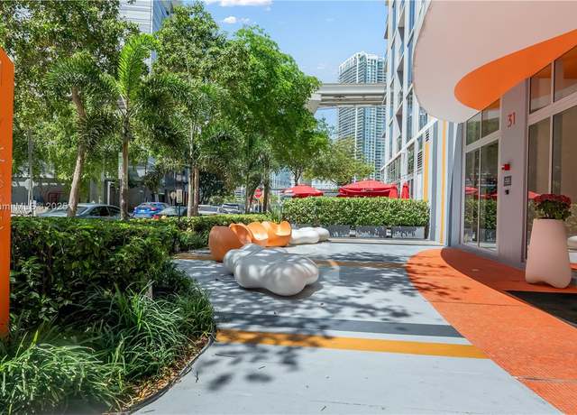 Property at 31 SE 6th St #1806, Miami, FL 33131, 1 bed, 1.5 baths