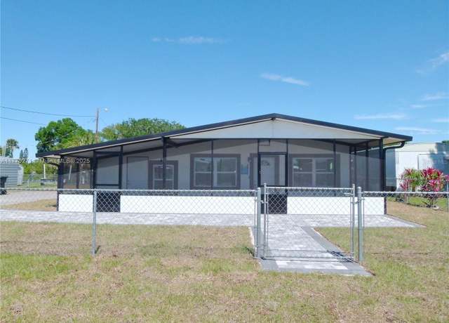 Property at 2203 SE 8th Ave, Okeechobee, FL 34974, 3 beds, 2 baths